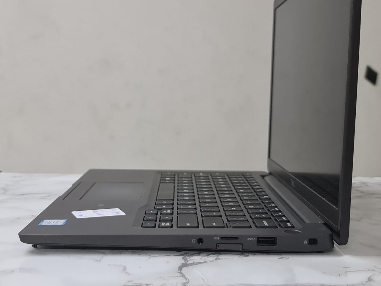 Dell Latitude 7400 Intel Core I5-8265U 8GB Ram 256GB SSD Intel UHD Graphics 620 14″ Inch FHD - 4