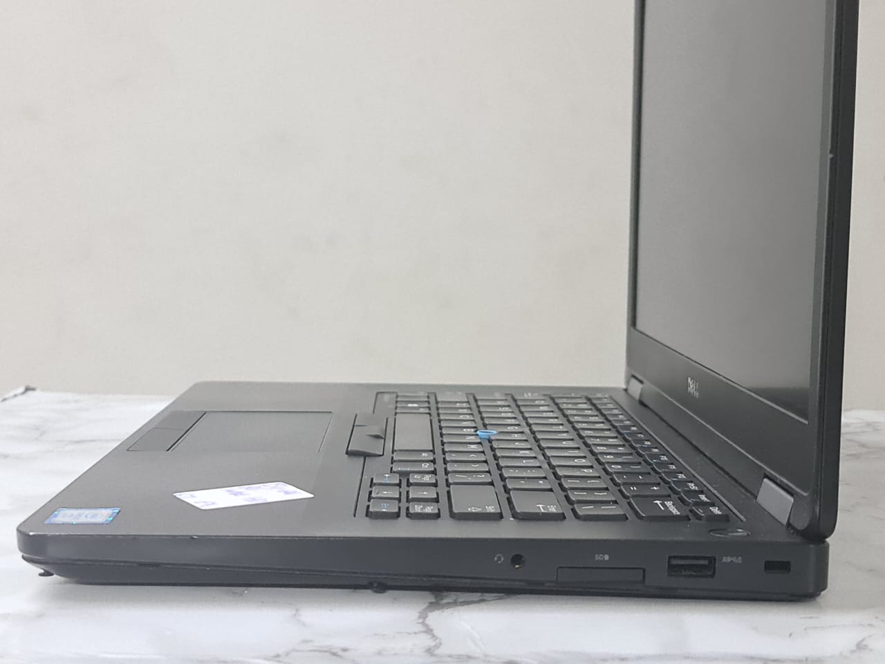 DELL E5470 الجيل السادس وصل مع اقوي لابتوب من شركة ديل بأسرع هارد اس اس دي 256 m2 مع رام 8 جيجا ddr4