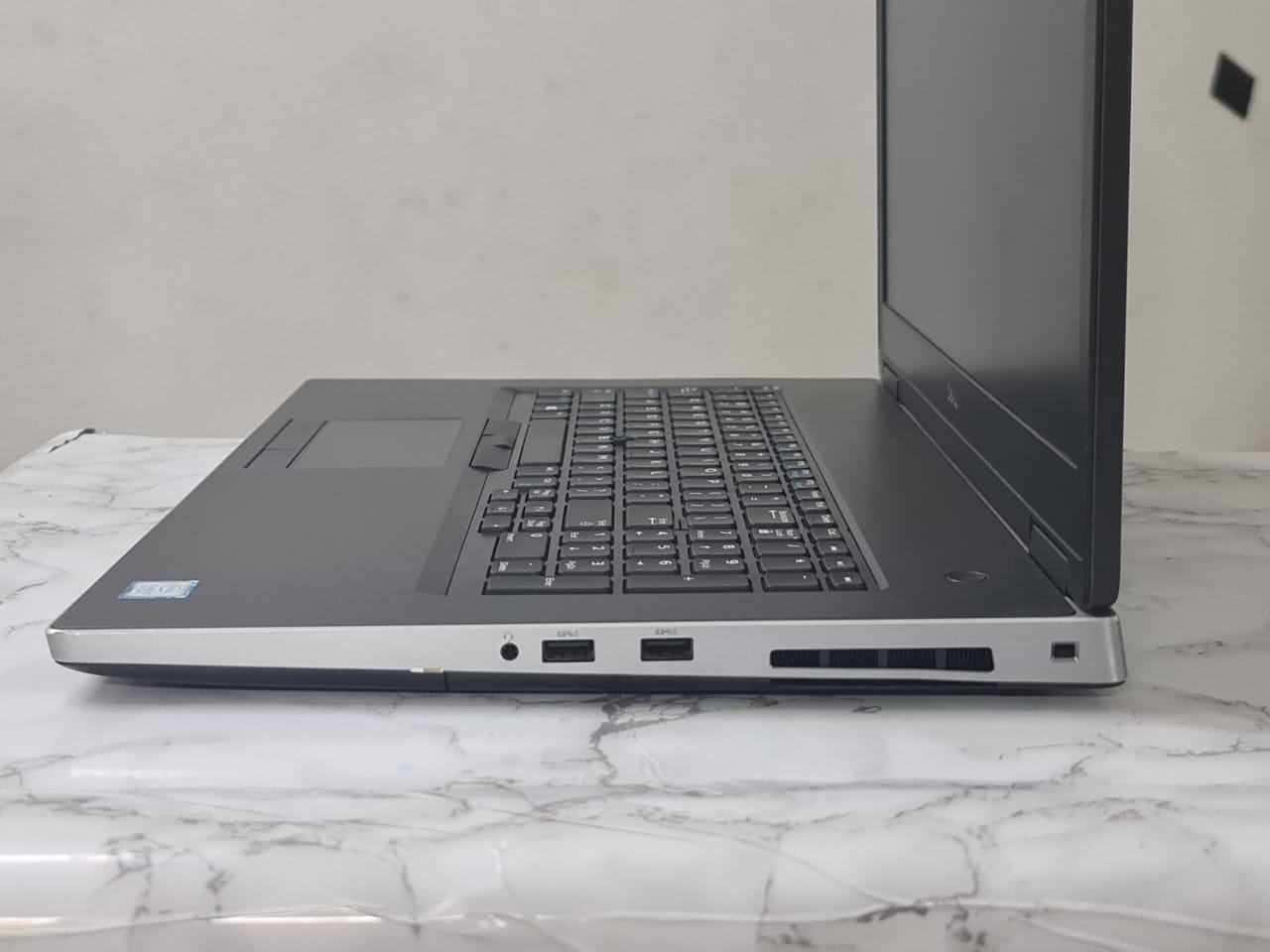 Dell Precision 7740 Intel Core I9-9880H Ram 16GB DDR4 512GB SSD NVIDIA Quadro RTX3000 6GB 17.3″ FHD