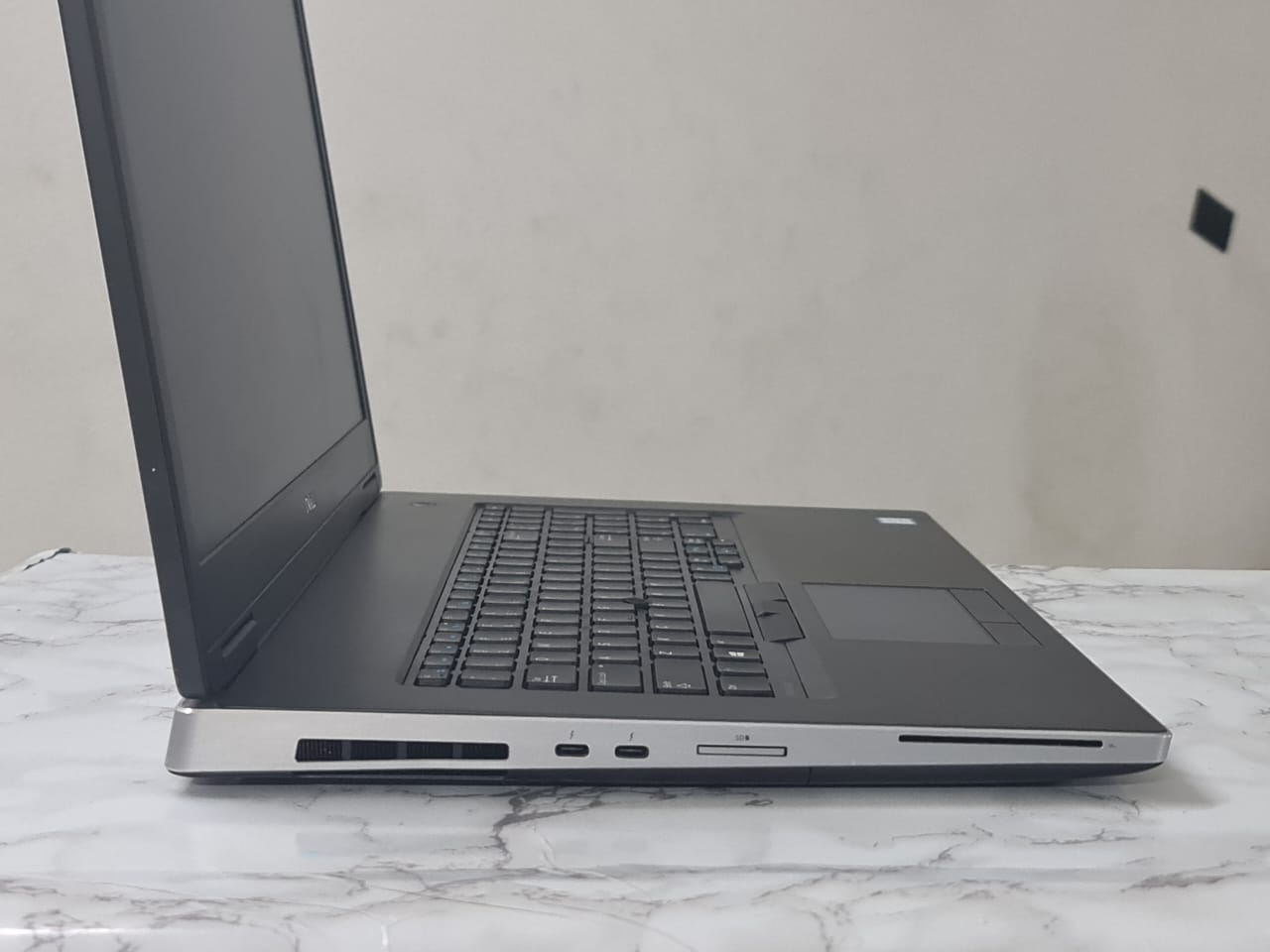 Dell Precision 7740 Intel Core I9-9880H Ram 16GB DDR4 512GB SSD NVIDIA Quadro RTX3000 6GB 17.3″ FHD