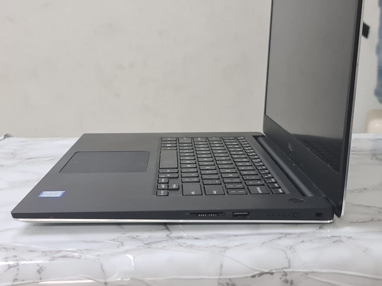 Dell Precision 5530 CORE I7 8850H الوحش الناعم وصل بإمكاناته الخارقة (انطلق الي الجيل الثامن) بشاشة FHD فريمليس