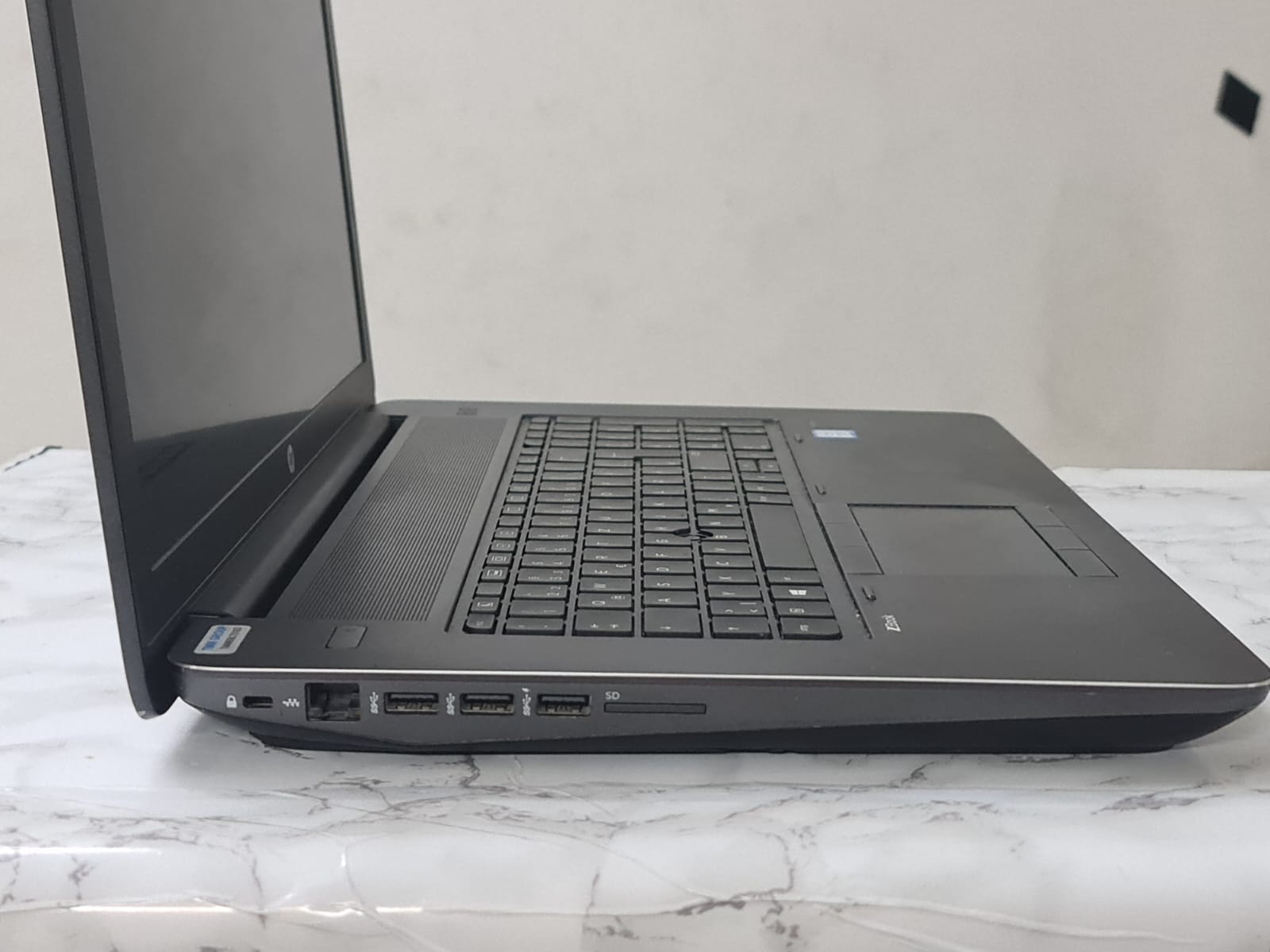 HP ZBOOK 17 G3 I7 HQ-hdd 512 ssd – ram 16g ddr4- NVIDIA M3000M اقوي لابتوب استيراد ورك استيشن حتي الان - 3