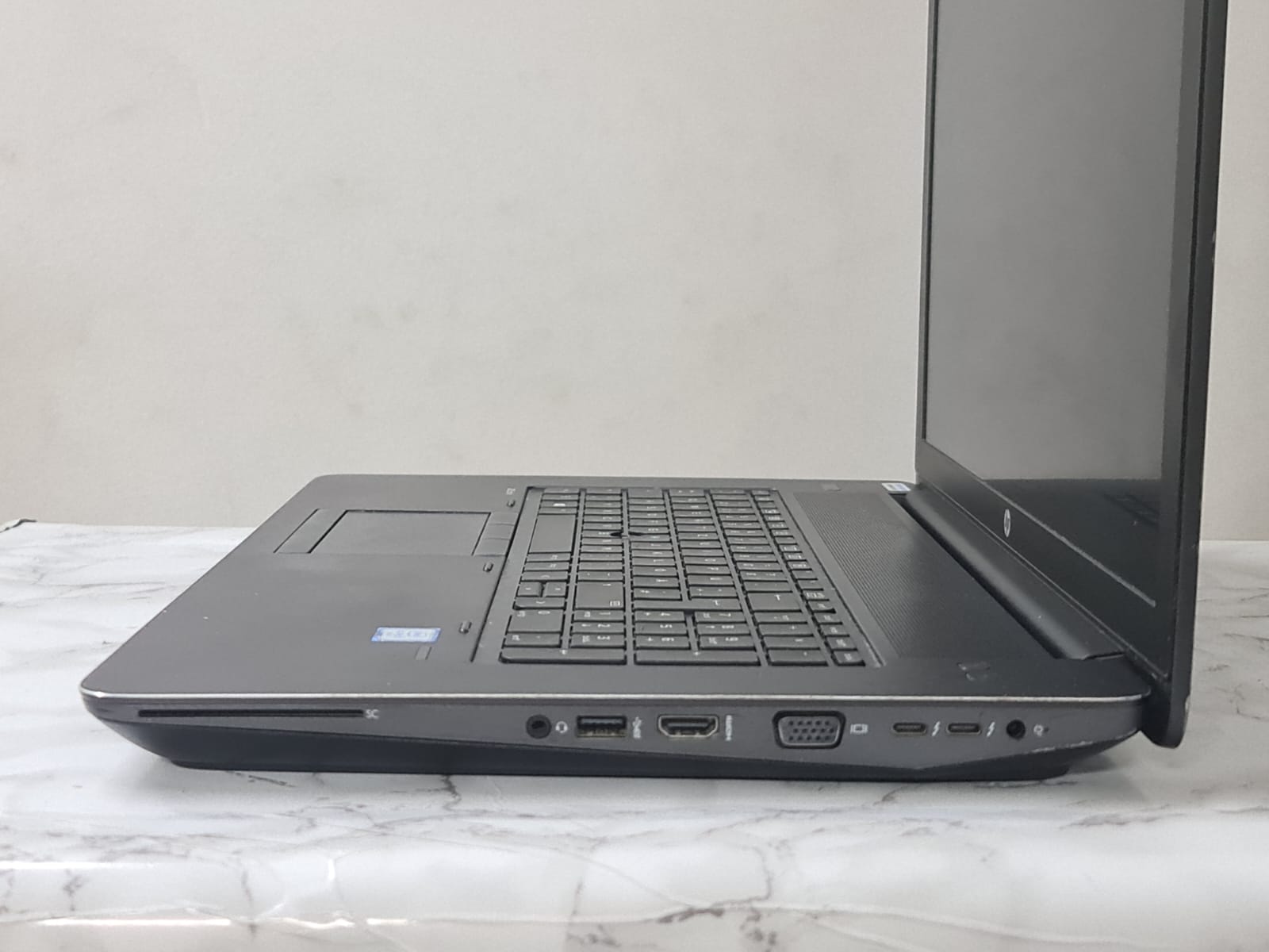 HP ZBOOK 17 G3 I7 HQ-hdd 512 ssd – ram 16g ddr4- NVIDIA M3000M اقوي لابتوب استيراد ورك استيشن حتي الان - 4