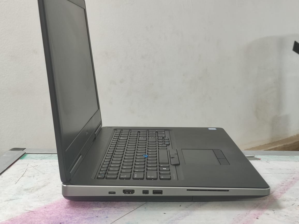 Dell Precision 7720 بكارت فيجا انفيديا 6 جيجا فعلي – عملاق اجهزة الورك استيشن بكارت فيجا انفيديا 6 جيجا فعلي – وحش الالعاب ( بيس 21 – فيفا 21 ) وبرامج ادوبي (كارت فيجا وحش nvidea p3000)