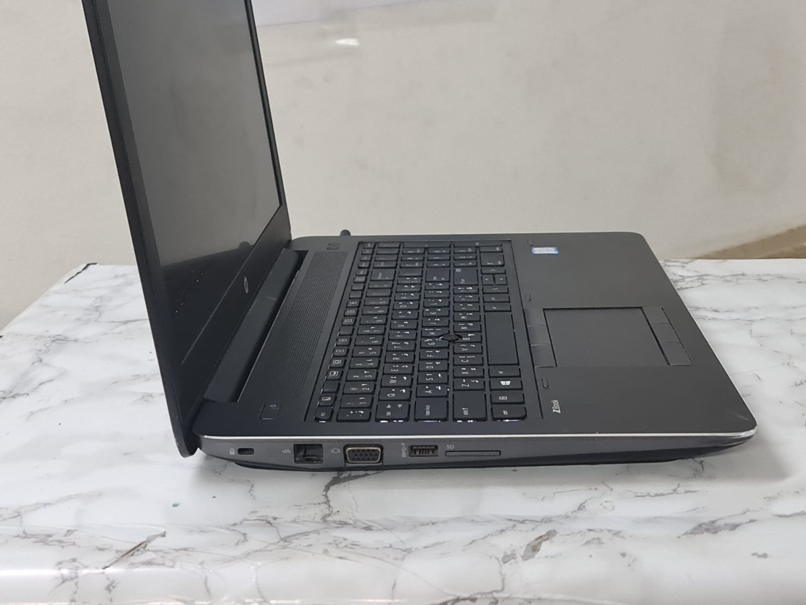 HP ZBOOK 17 G4 i7 HQ-hdd 256 ssd – 16 ddr4- NVIDIA M620