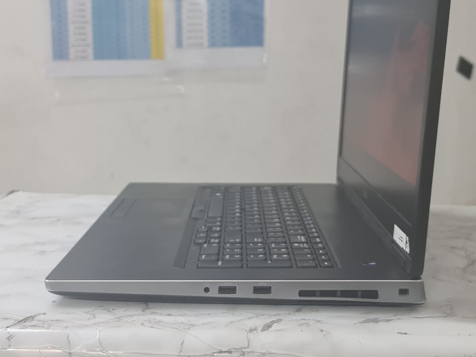 Dell precision 7730 i7 8th  ,16,512, vga 6gb