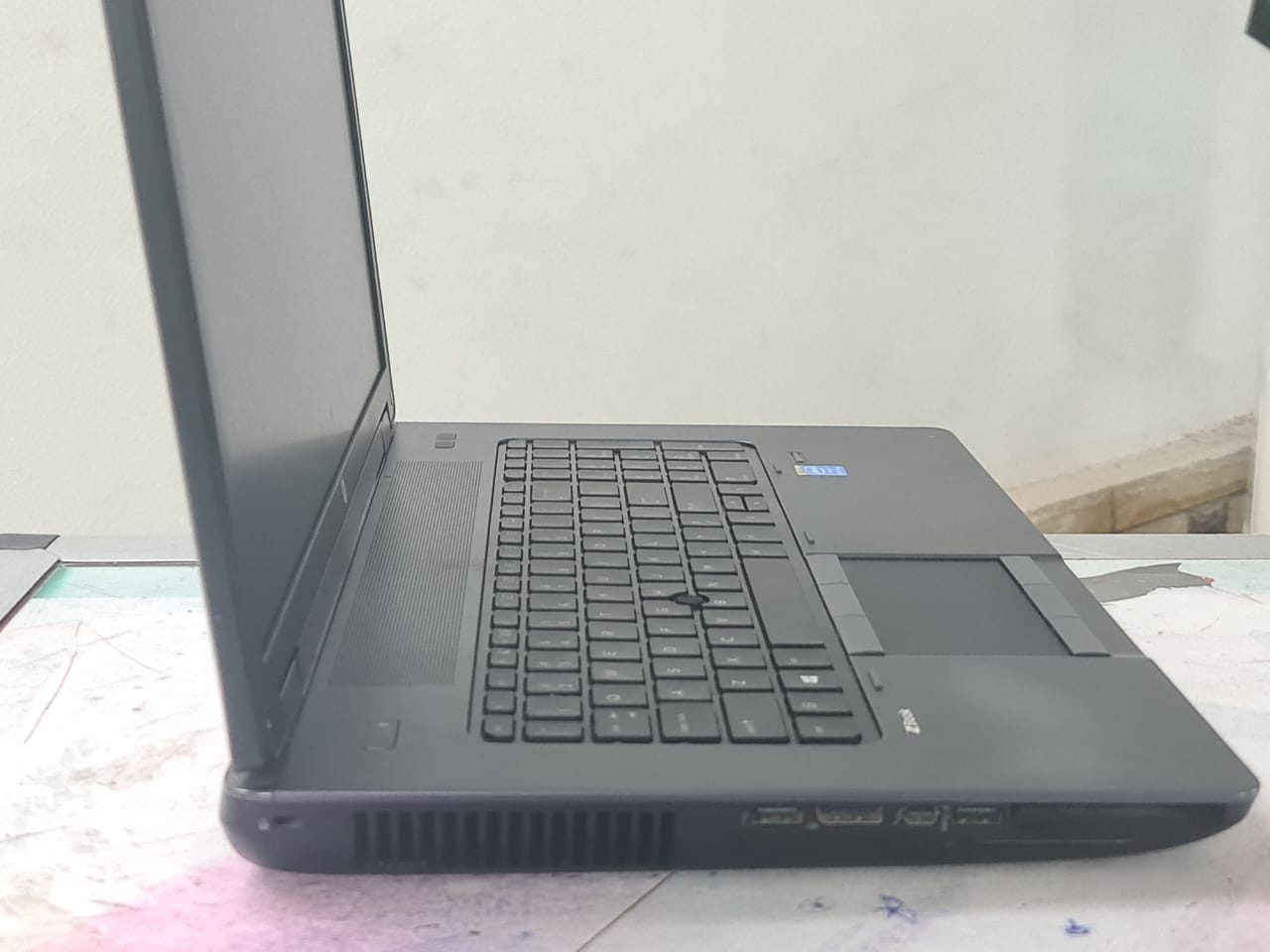 hp zbook 17 g2 , i7 – 4700mq , ram 8g, hdd 500 + 128 ssd – nvidea k3100 اعلي مواصافات لابتوب بيشغل كل الالعاب الحديثة وكل برامج الجرافيك