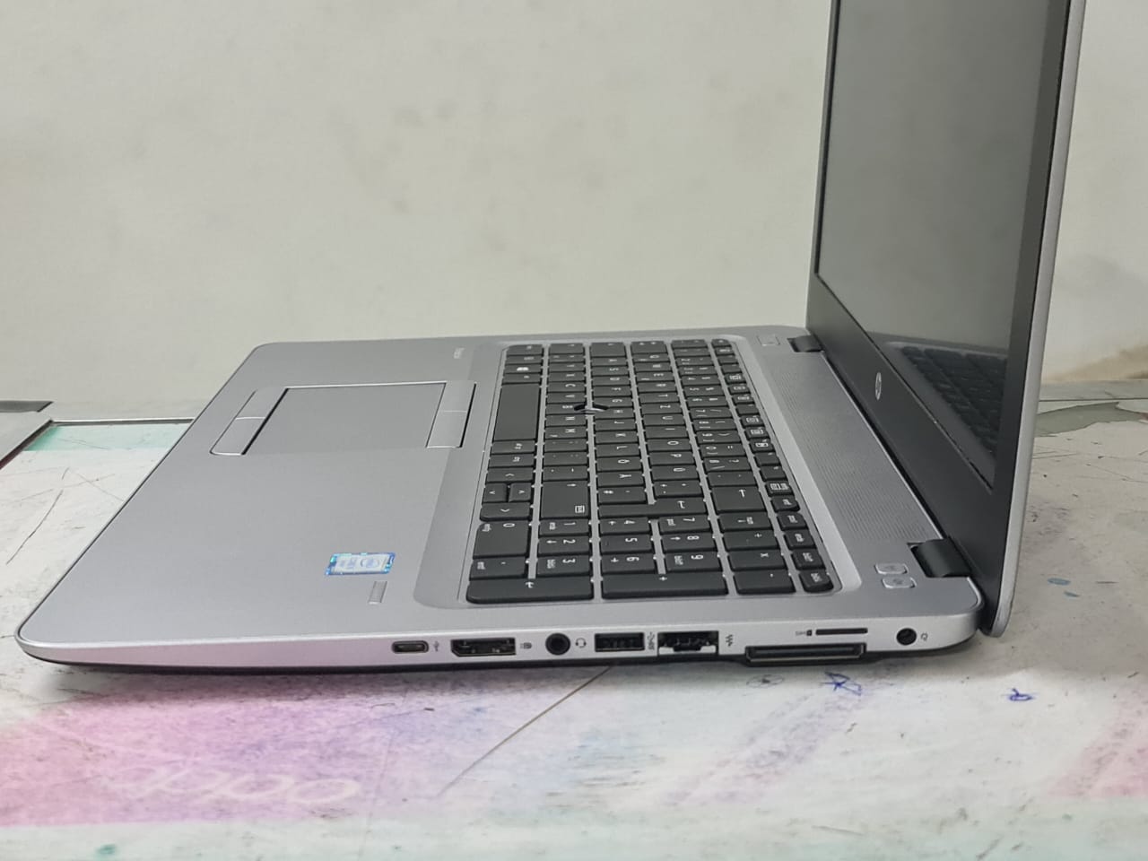 جيل سادس HP ELITEBOOK 850 G3 بحالة الزيرو وبشاشة 15.6 (هارد 128 + هارد 500 جيجا) رام 8 جيجا DDR4 - 13