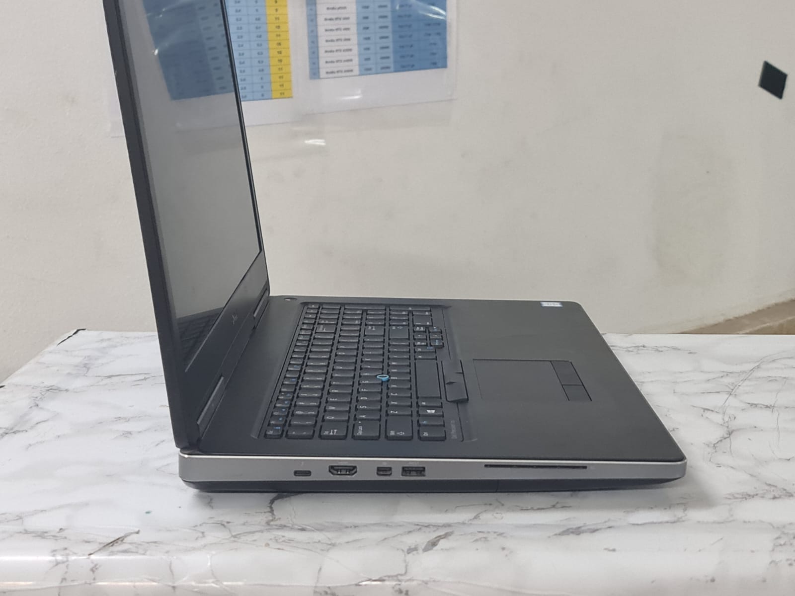 Dell Precision 7710 – i7 6820hq – ram 16g – ssd 512g – 17 inch fhd – nvidea m4000m 4g ddr5