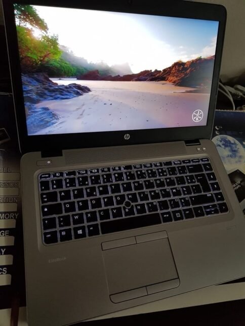 ⁦وحش الالعاب وبرامج الجرافيك hp 745 g3 برسسور amd a10 الجيل الثامن بهاردين 256جيجا اس اس دس وهارد 320 جيجا مع رامات 16 جيجا⁩ - الصورة ⁦3⁩