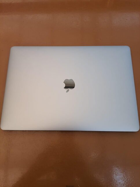 ⁦Apple macbook Pro 2018 . Processor core i7  Ram 16  Hard 512 giga m2⁩ - الصورة ⁦8⁩
