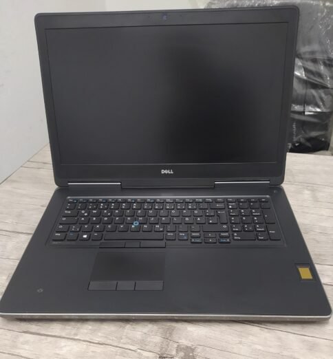 ⁦Dell Precision 7710 Intel Xeon E3-1535M v5 @ 2.90GHz RAM 16GB - SSD 512GB - NIVIDIA  m5000m 8G⁩ - الصورة ⁦5⁩