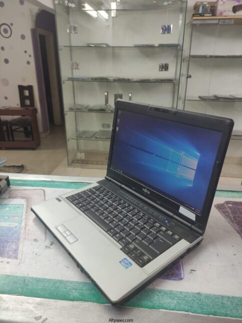 ⁦Laptop Fujitsu LifeBook S751 / i5 / RAM 4 GB / 14,0″ HD⁩ - الصورة ⁦2⁩