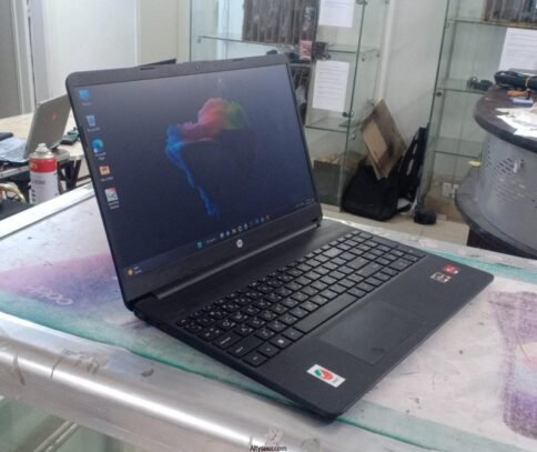 ⁦HP اتش بي بافليون 15s-15s-eq1001ne - معالجAMD Ryzen 3-3250U dual - رامات 4 جيجا بايت - هارد 256 جيجا بايت SSD - جرافيك AMD Radeon Integrated Graphics - شاشة 15.6 بوصة HD - ويندوز11 - اسود⁩ - الصورة ⁦3⁩