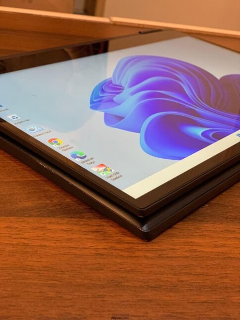 ⁦Lenovo Yoga 730-15IKB⁩ - الصورة ⁦3⁩