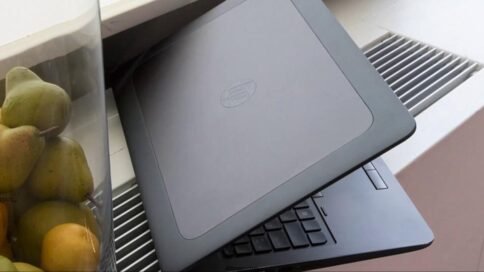 ⁦HP ZBOOK 15 G4 احدث اصدارات اجهزة الورك استيشن الاستيراد بأعلي مواصافات - برسسور زيون أعلي من الكور اي7 السابع (رام 16 جيجا - 2 هارد ديسك)⁩ - الصورة ⁦5⁩
