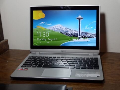 ⁦Acer 11.6" Aspire Win8 Touch Laptop AMD A4-1250 1GHz 4GB 500GB | V5-122P-0408⁩ - الصورة ⁦2⁩