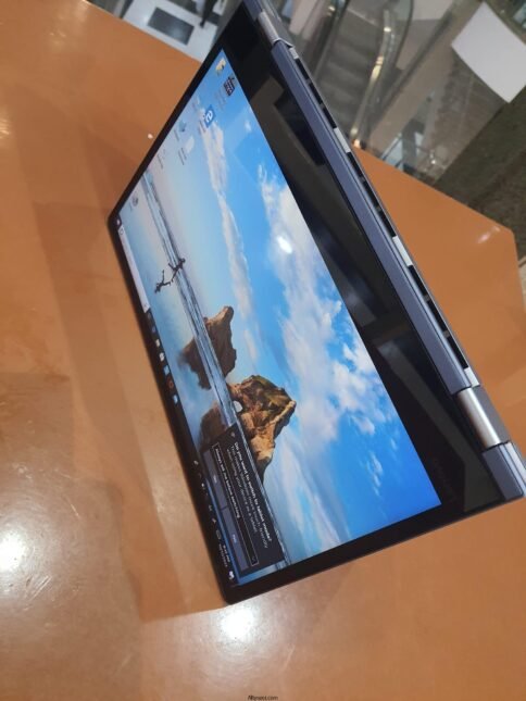 Lenovo yoga 530  Processor core i5 Gen 8250 Ram 8 giga DDR4  Hard 256 m2  Screen 14.0 insh